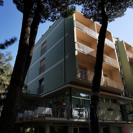 Hotel Pine Beach Розолина-Маре Экстерьер фото