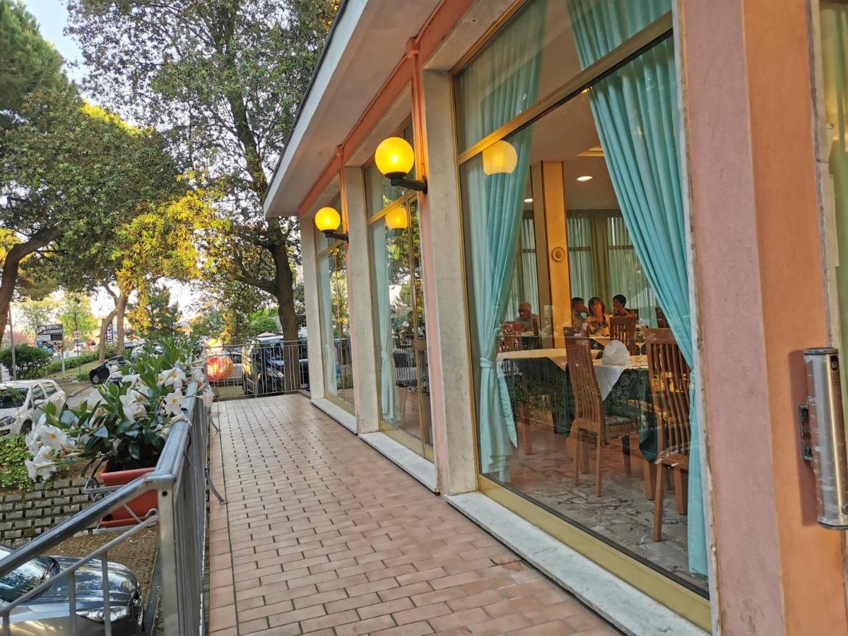Hotel Pine Beach Розолина-Маре Экстерьер фото