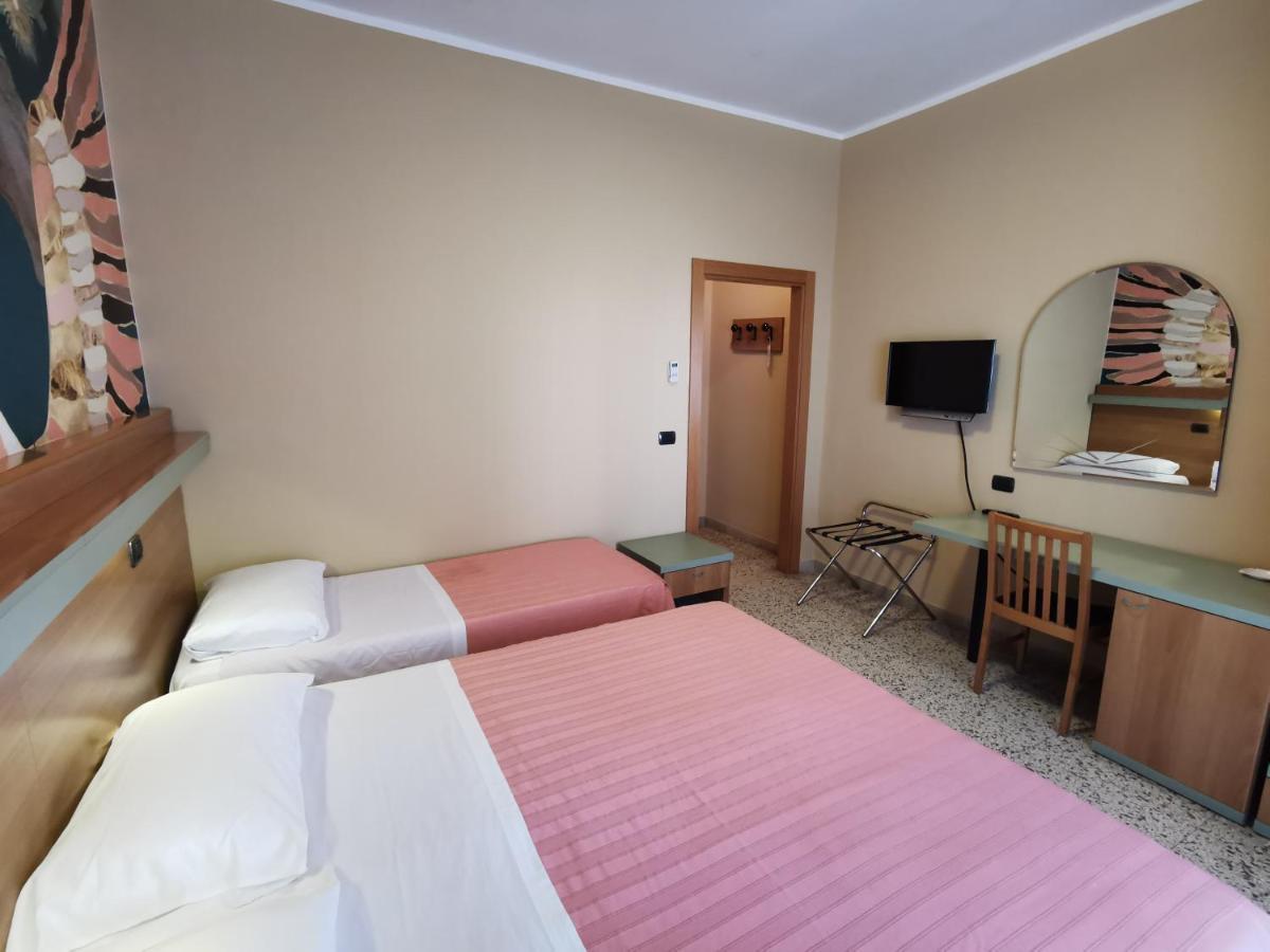 Hotel Pine Beach Розолина-Маре Экстерьер фото