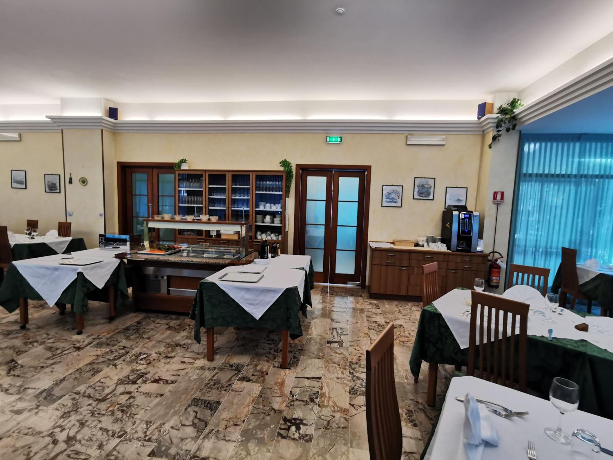 Hotel Pine Beach Розолина-Маре Экстерьер фото