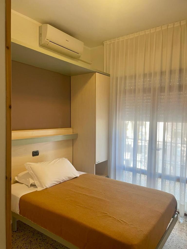 Hotel Pine Beach Розолина-Маре Экстерьер фото